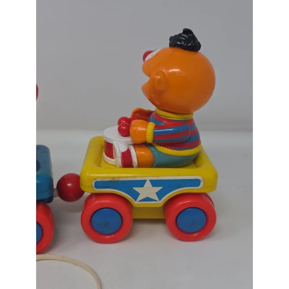 Vintage Sesame Street Band Parade TYCO Pull Train 16